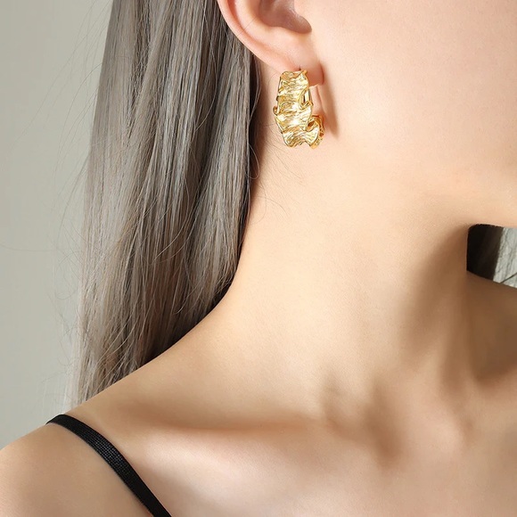 24K Gold Statement Earrings*Waterproof*Sweatproof*Tarnish Free*Vintage Inspired* - Picture 2 of 3